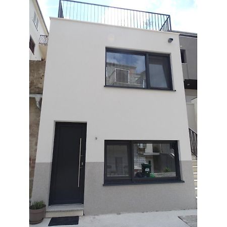 Modern Small House With A Terrace Split Zewnętrze zdjęcie