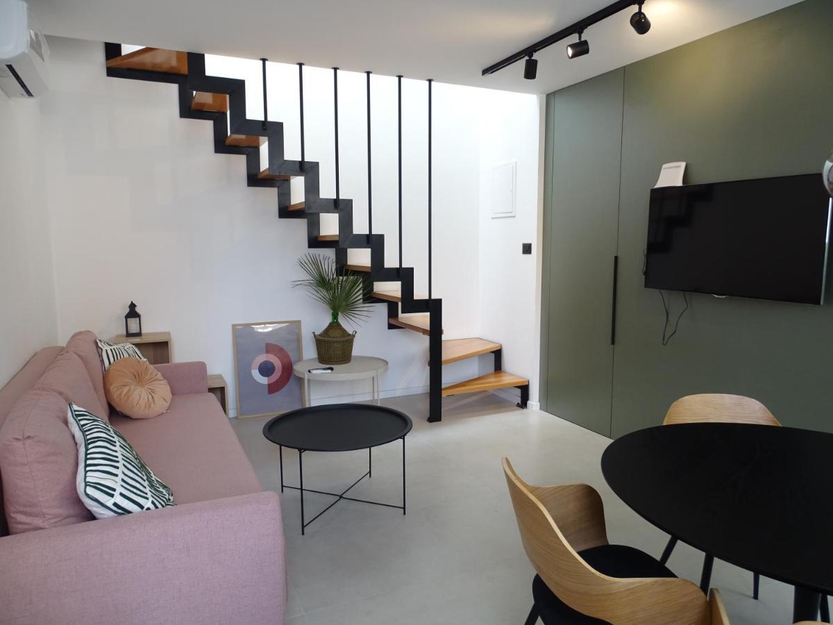 Modern Small House With A Terrace Split Zewnętrze zdjęcie