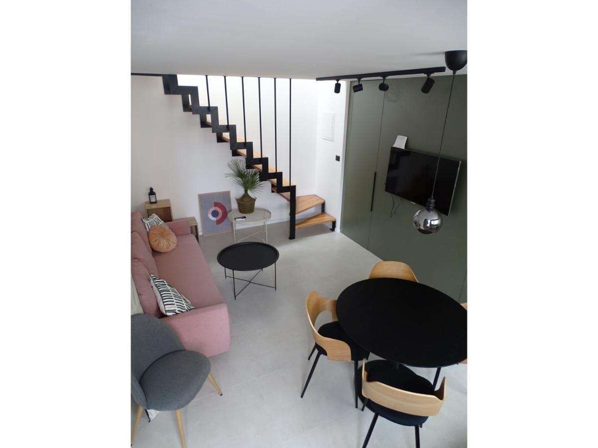 Modern Small House With A Terrace Split Zewnętrze zdjęcie